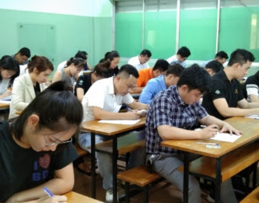 Thi chứng chỉ môi giới