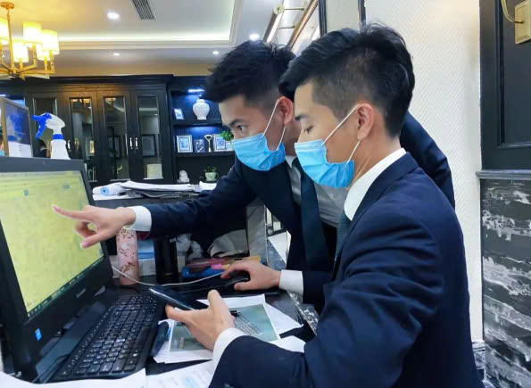 Làm môi giới bất động sản