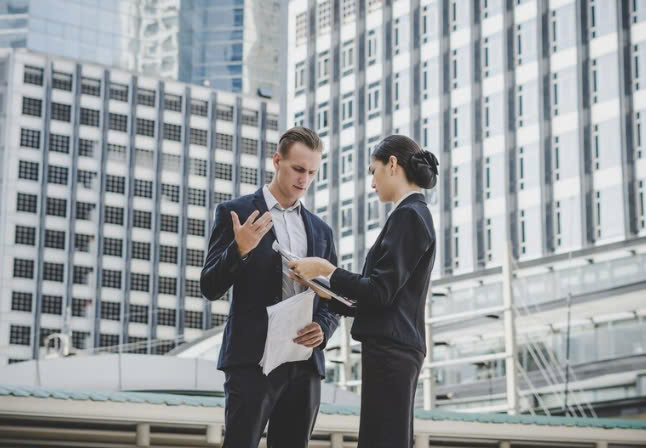Làm nhân viên bất động sản